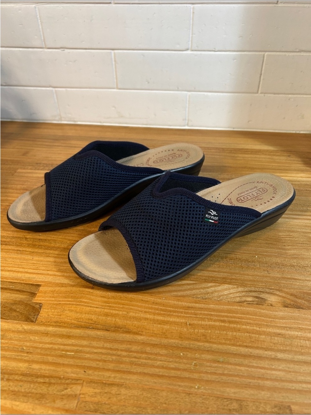 Fly Flot Slides Women’s
Blue Size EUR 38 = US Size 8
Anti Shock Anatomic - Picture 2 of 9